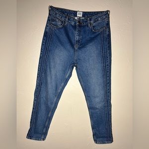 urban outfitters mom jeans- size 32